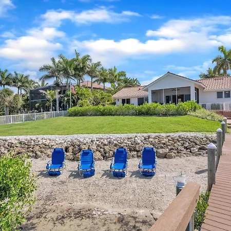 Paradise With A Pool, Pier And Private Beach Area